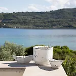 Apartment Seafront Rododafni Loft