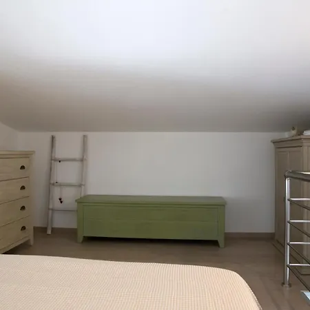 Rododafni Loft Lägenhet *